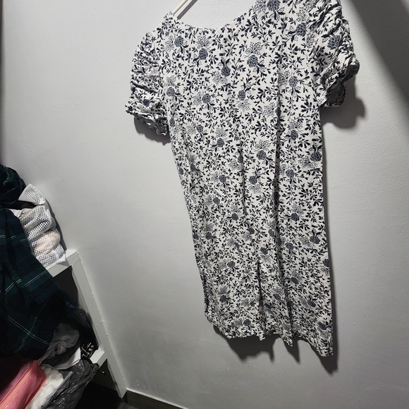 LOFT Black and White Floral Shift Dress - Picture 2 of 5